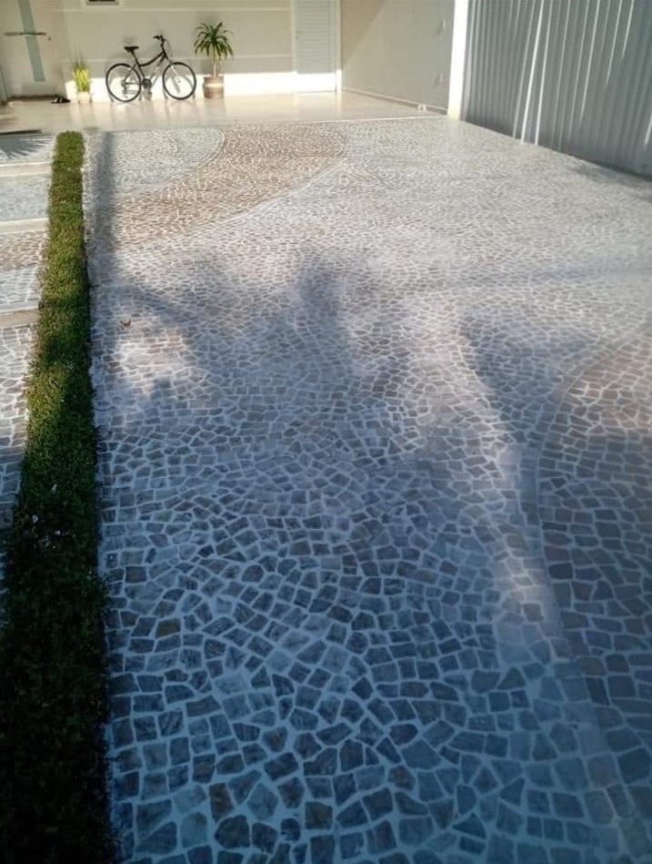 Pedra portuguesa — área externa garagem